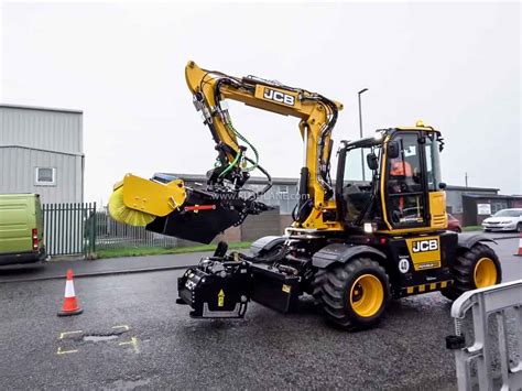 jcb pothole pro fixes potholes   minutes   action