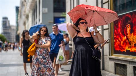 Climate Change Scorching Heatwave Hits Europe In Peak Tourist Season