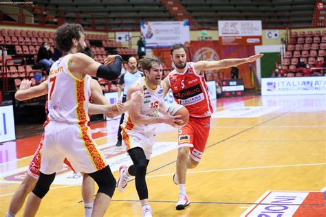 La foto gallery di Unieuro Forlì OraSì Ravenna Basket Ravenna Piero