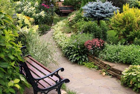 English Garden Features Still Used Today | Robert Landscapes