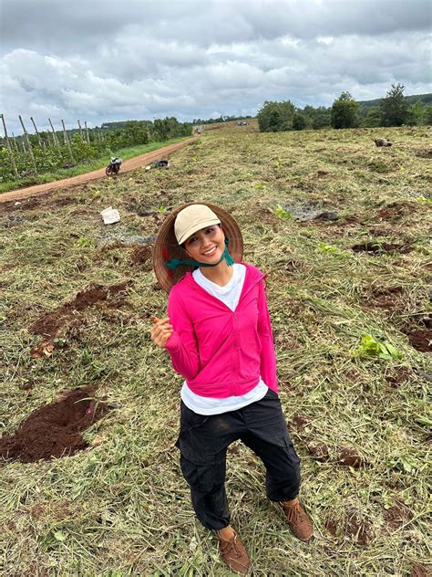 Sao Việt Chi Pu khoe dáng với bikini Võ Hoàng Yến rạng rỡ cuối thai kỳ