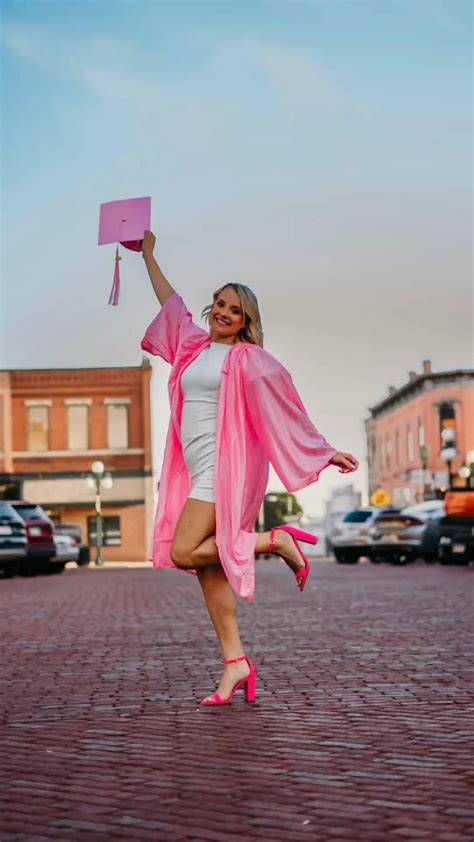 Senior pictures pink cap and gown senior graduation 2023 – Artofit