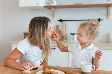 M E E Filha Que Cozinham Na Cozinha Felicidade Que Cozinha O Conceito