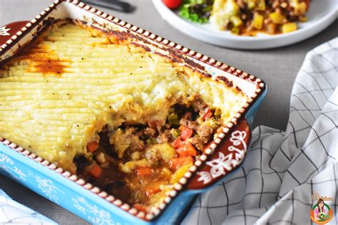 Cottage Pie with Cauliflower Mash (Whole 30, Paleo) - Delishar ...