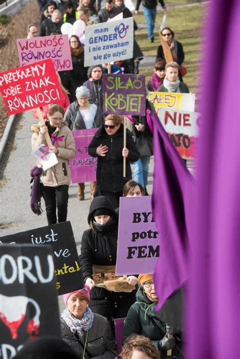 Manifa Przesz A Przez Miasto Bydgoszcz Chromoli Nazioli