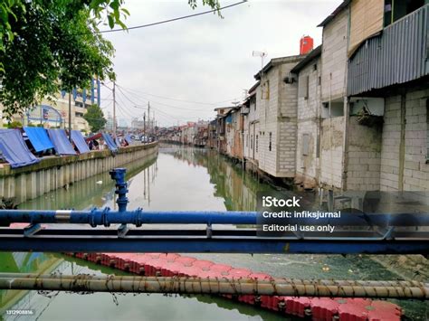 Roxy Mas Jakarta Indonesia Suasana Sungai Di Pemukiman Padat Penduduk ...