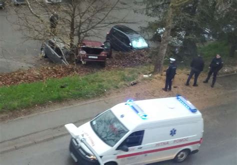 SLETIO S PUTA U nesreći u Banjaluci povrijeđen vozač pežoa FOTO