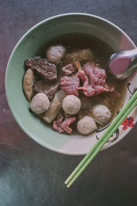 Guisado De Carne Ou Sopa Assada Da Carne Alm Ndega E Vegetal Foto