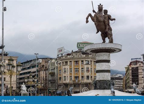 Alejandro Magno Monumento En El Centro De La Ciudad De Skopje Foto