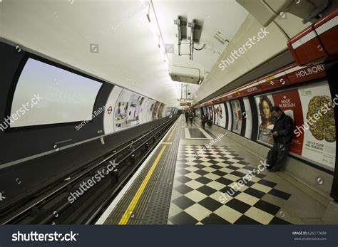 Holborn Train Station London Underground England Stock Photo 626177699