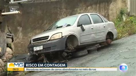 Vídeo Moradores Reclamam De Carros Abandonados No Meio Da Rua Em