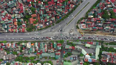 Drones Transitan La Carretera Y Los Coches Conduciendo Con El