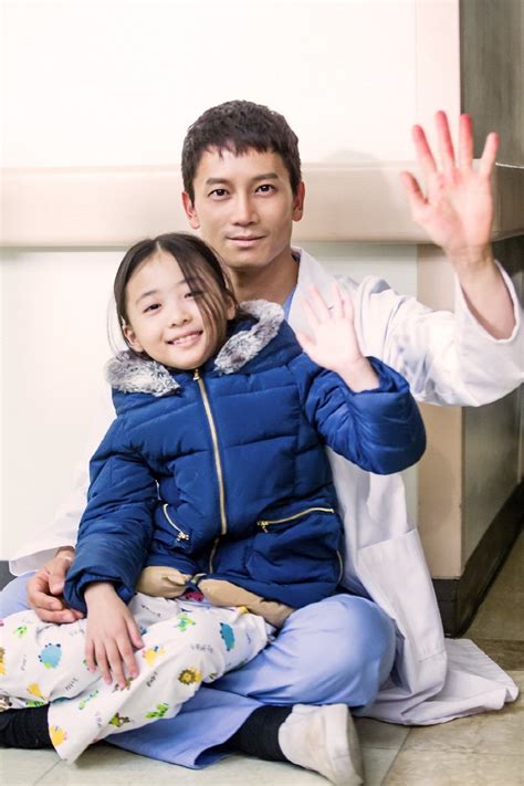 Ji Sung Plays The Doting Father Even When He's Off-Camera While Filming ...