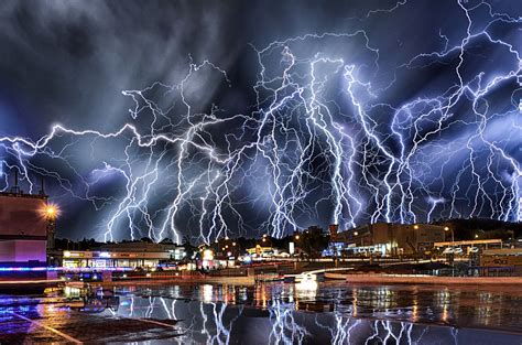 Extreme Electric Storm - PicFlick