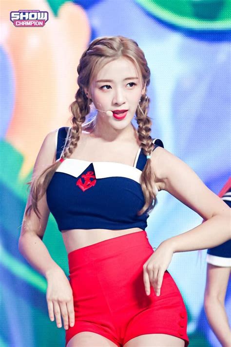 Hot Sexy Yoon Jin Sol Bikini Pics