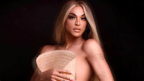 Pelada Pabllo Vittar Posa S De Toalha Celebridades O Dia