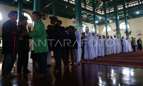 RADISI SHALAT JUMAT DI MASJID KESULTANAN TERNATE ANTARA Foto