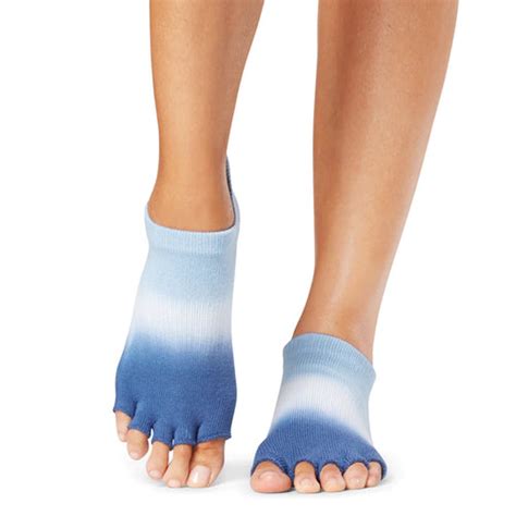 Toesox For Women Pilates Barre And Yoga Socks Simplyworkout