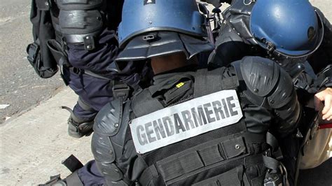 Mayotte deux gendarmes grièvement blessés lors dune arrestation Le