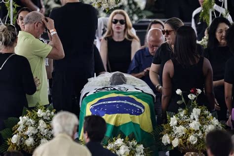 Funeral De Pel Una Multitud Le Dio Un Ltimo Adi S Y Lula Confirm Su