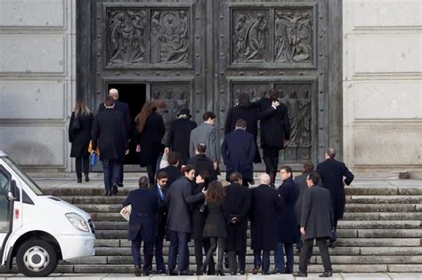 La Familia De Franco Asiste En El Valle De Los Ca Dos A La Exhumaci N