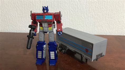 Transformers Wfc Earthrise Leader Class Optimus Prime Review Youtube