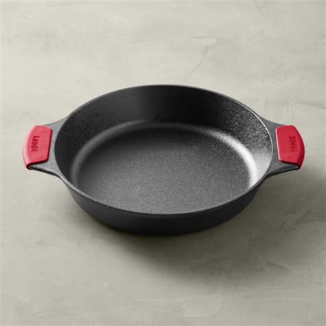 Lodge Launches Bakeware Collection at Williams Sonoma | Apartment Therapy