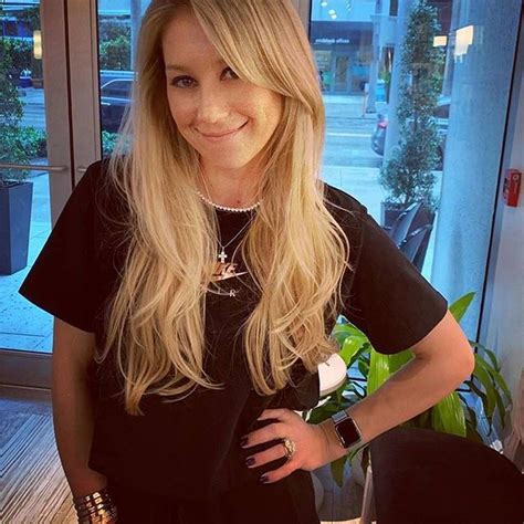 Tennis Anna Kournikova Shows Off Bikini Body In