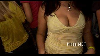 Toneladas de damas están chupando pollas XVIDEOS