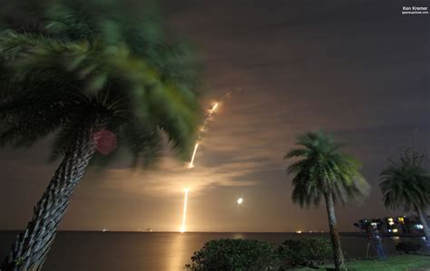 Stellar Midnight Spacex Launch Lofts 55 Starlinks To Orbit With Fastest