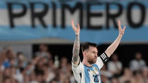 D A De La Bandera Lionel Messi Salud A Los Argentinos Con Un Recuerdo