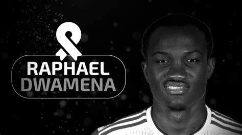 El futbolista ghanés Raphael Dwamena muere tras desplomarse en un