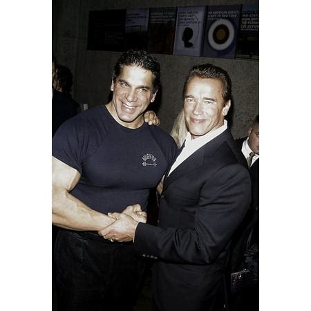 Arnold Schwarzenegger and Lou Ferrigno shaking hands at the 25th ...