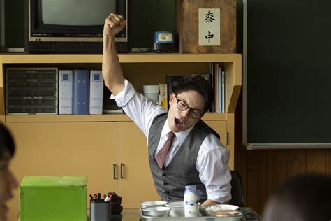 （写真）市原隼人、喜びのガッツポーズ＆ダンス！ 『おいしい給食』劇場版第2弾製作決定 映画 ニュース ｜クランクイン！