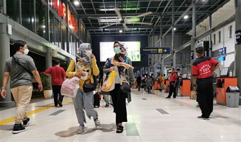 Hari Raya Nyepi Ribu Penumpang Kereta Berangkat Dari Stasiun Gambir