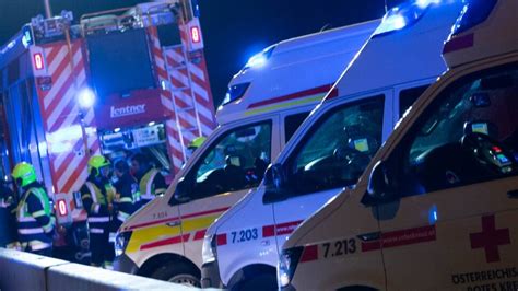 Totalsperre Auf A9 Mehrere Autos Und LKWs In Unfall Verwickelt In 5