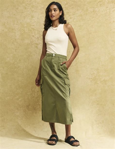 It S Official The Cargo Skirt Trend Is Back In A Big Way Who What