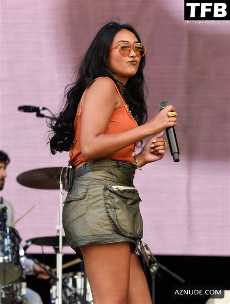Joy Crookes Sexy Seen Braless Flaunting Her Hot Figure At The Parklife Festival In Manchester