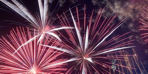 Silvester Bräuche sind nicht nur Böller und Raketen