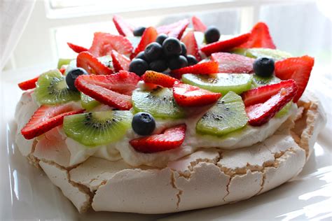 Lisa's Nutritious Kitchen Experiments: Easy New Zealand Pavlova