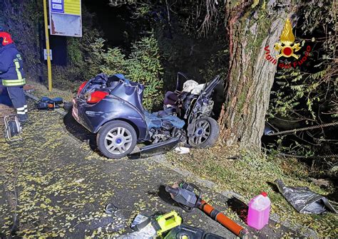 Rovigo auto contro un albero muoiono tre ragazzi E uno è gravissimo