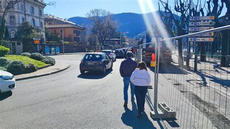 Como Il Cantiere Paratie Si Mangia Mezzo Lungolago Traffico E Pedoni