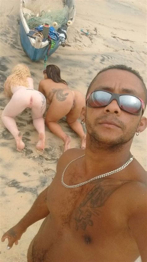 Pescador Tarado Grava Um Pornô Amador Ao Ar Livre Comendo Uma Morena E