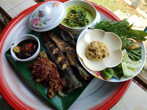 Ikan Bakar Perkelahan Tepi Sungai Rumah Resort Masakan Kampung Cuti Malaysia River Village