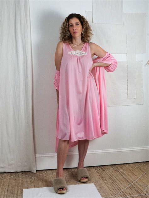 Vintage S Pink Silky Nylon Lace Peignoir Lingerie Sleeveless Boudoir Nightgown Robe Puff
