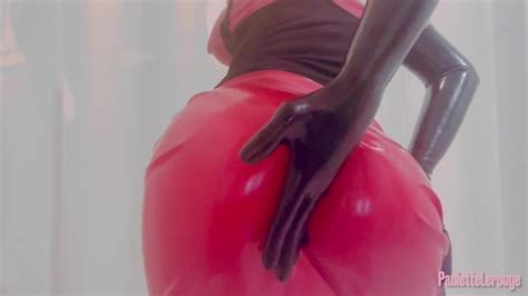 Latex And Oiled Ass Tease