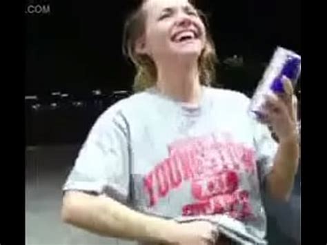 Niña En la gasolinera se luce XVIDEOS