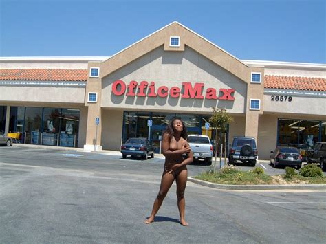 Andrea BUTT NAKED In Public ShesFreaky