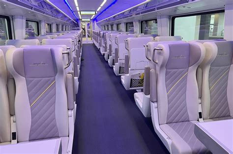 Como é viajar de Brightline Trem entre Miami e Orlando entra em