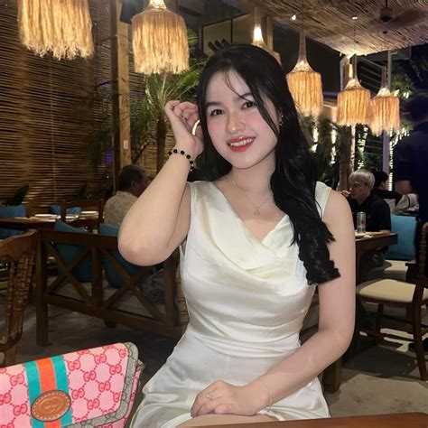 Trật kèo với kỹ sư lương tháng 100 triệu hot girl 2k2 đăng ảnh quà Valentine khiến dân tình
